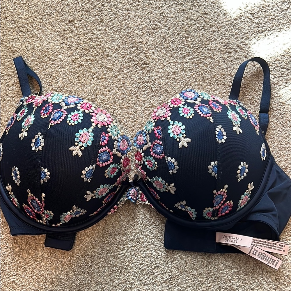Victoria's Secret Navy Floral Embroidered Bra Dream Angels Push Up.